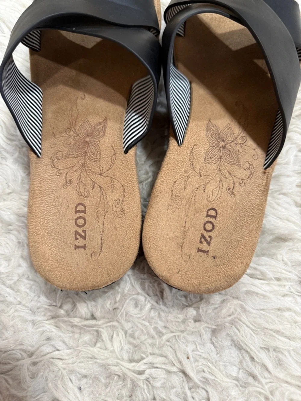 IZOD Women's Size 7 Alyssa Black Crisscross Strap Slide Slip On‎ Sandals